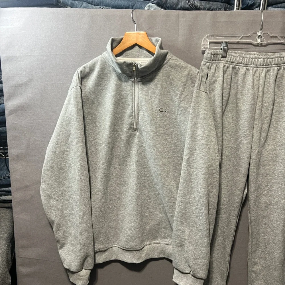 Alo Yoga Mens Heather Gray Quarter Zip Jacket and Jogger Pants Set Size Large